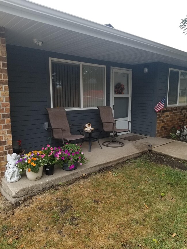 Photo - Spencer Manor Apartments