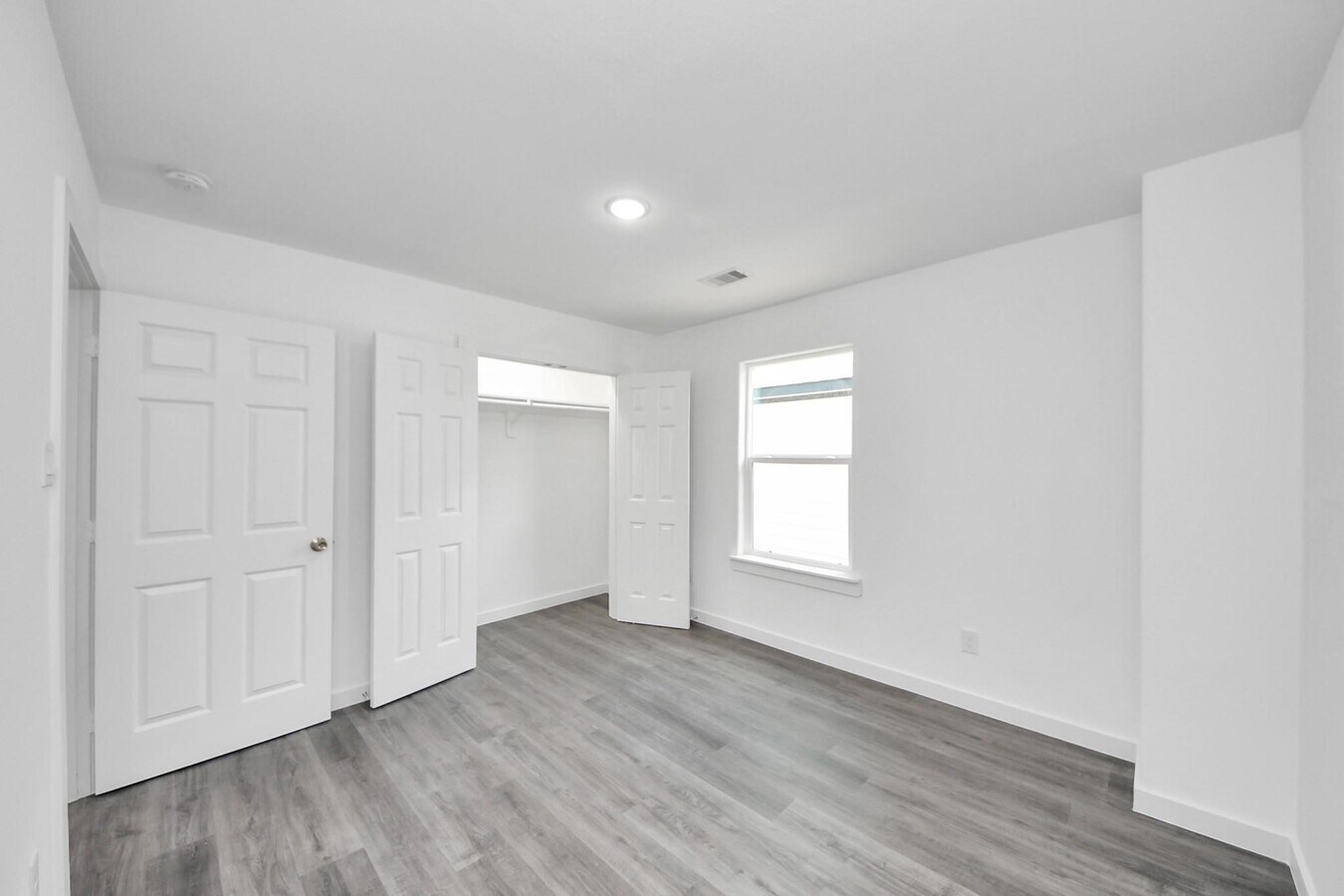 Photo - 7611 Shotwell St