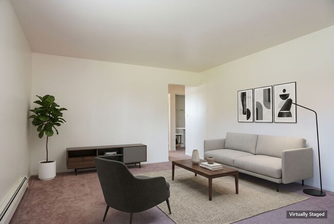 Photo - AVAILABLE NOW!!  UTILITIES INCLUDED! Bright 3BR Lakewood Apartment Steps from Light Rail Unidad 1414 Hoyt St