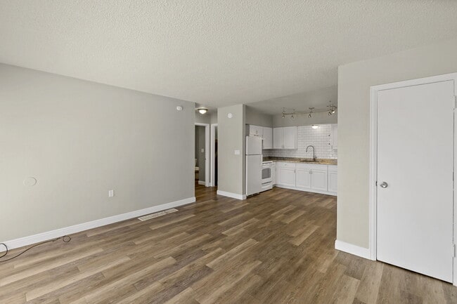 Photo - 402 Sunny Ln