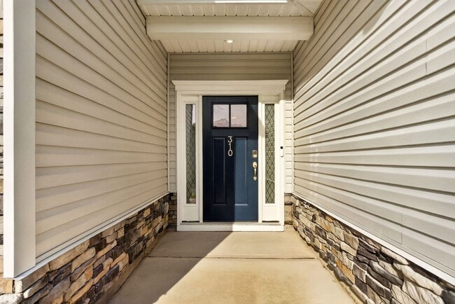 Photo - Like New 4BR Ranch with Modern Finishes & Prime Location in Elgin