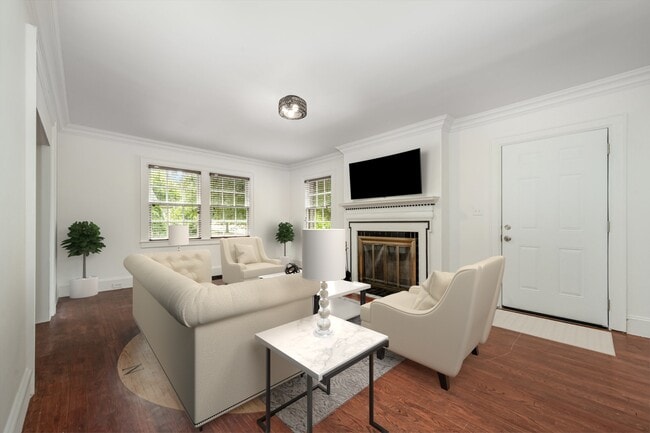 Photo - 2035 Chesterfield Ave