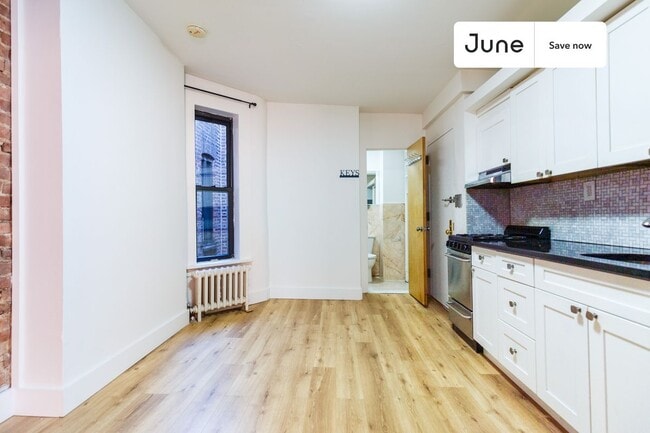 Photo - 531 W 48th St Unidad 19