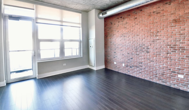 Photo - 838 S Clark St