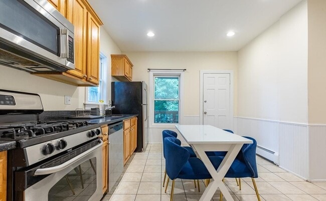 Building Photo - 59 Hillside St Unit 3