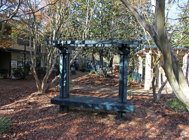 Photo - Villa East Apartments