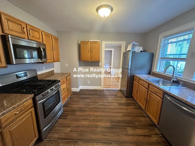 Building Photo - 36 Lexington Ave Unit 1