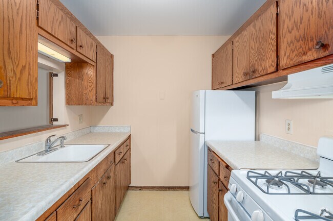 2BR, 1.5BA - 1,000SF - Kitchen