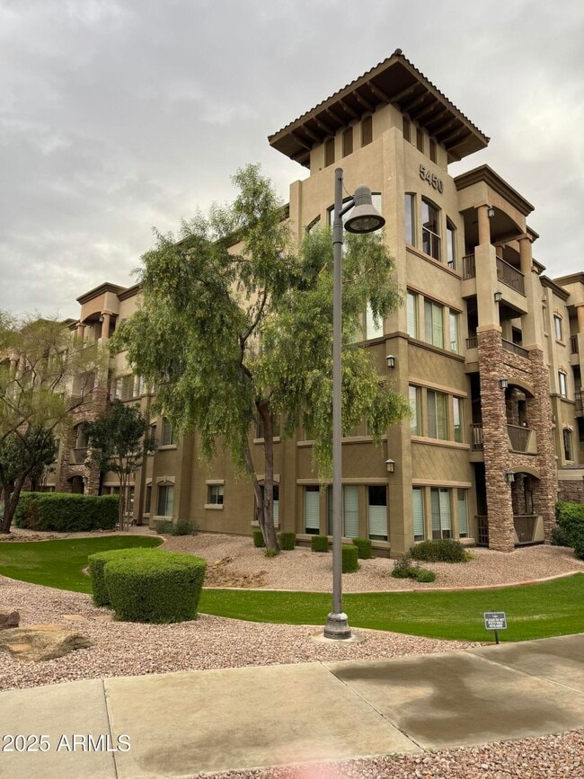 5450 E Deer Valley Dr