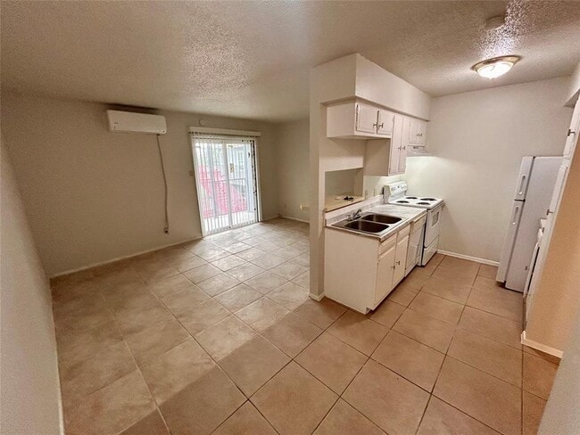 Photo - 901 E 40th St Apartamento Unidad 305