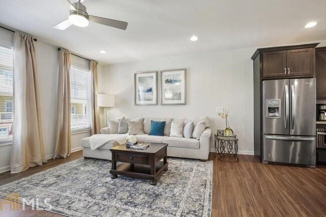 Photo - 760 Winton Way