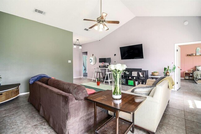 Photo - 709 Sapling Cove