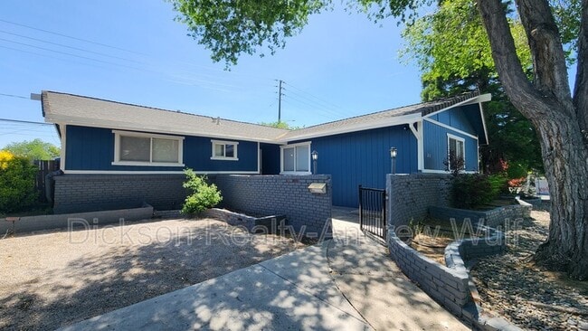 Photo - 700 Akard Dr House