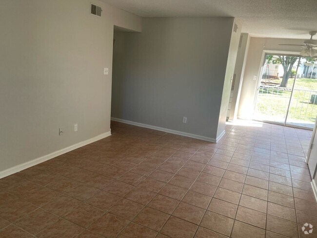 Building Photo - Spacious 2 Bedroom 1 Bath Second Floor Unit Rental