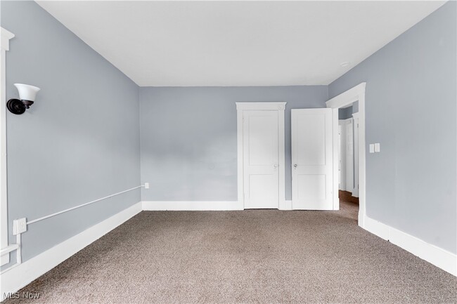 Building Photo - 204 Broad Ave NW