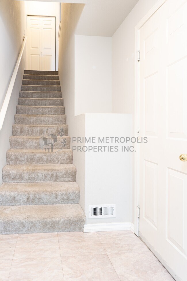 Photo - 2062 Newport Way NW