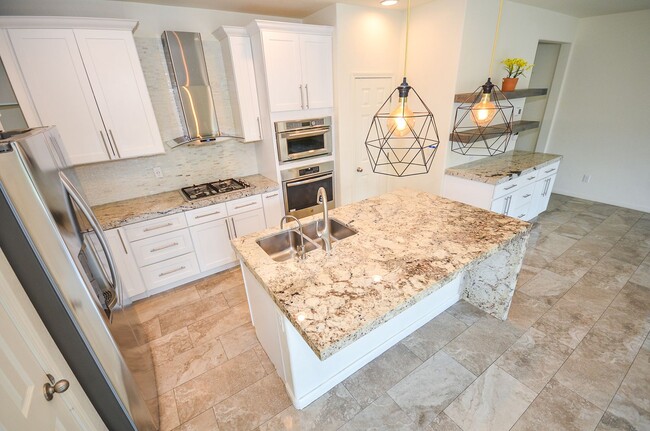 Photo - 3 bedroom House with a loft and solar panels