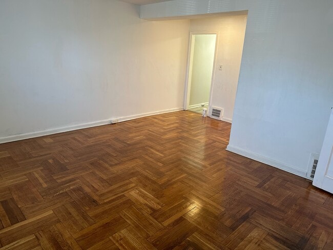 Building Photo - 3117 W 2nd St