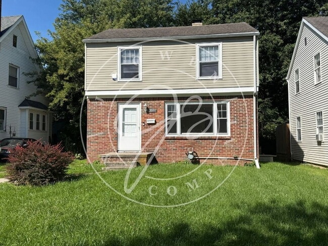 Building Photo - "Charming 3 bedroom home with hardwood floors close to University of Toledo.
