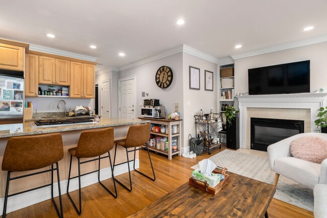 Building Photo - 116 Brook St Unit 3 Rental