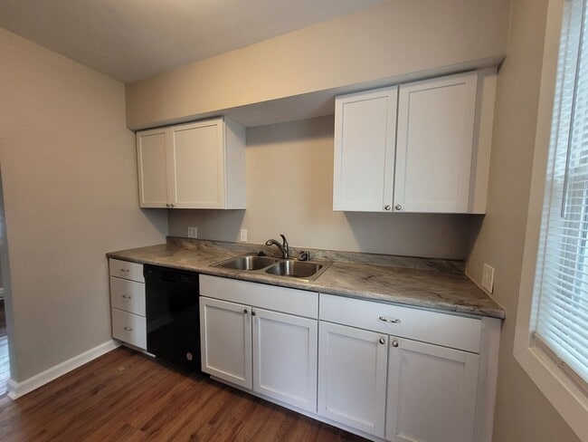 Photo - 3 bedroom, 1 bathroom home with garage!