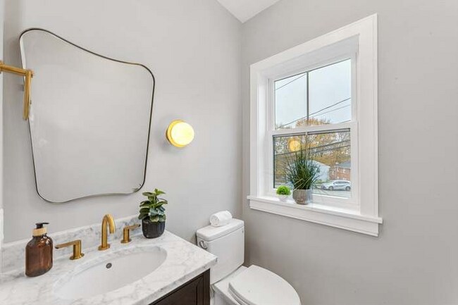 Building Photo - 417 Poplar St