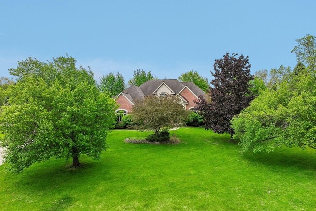 Building Photo - 1819 Brookview Dr