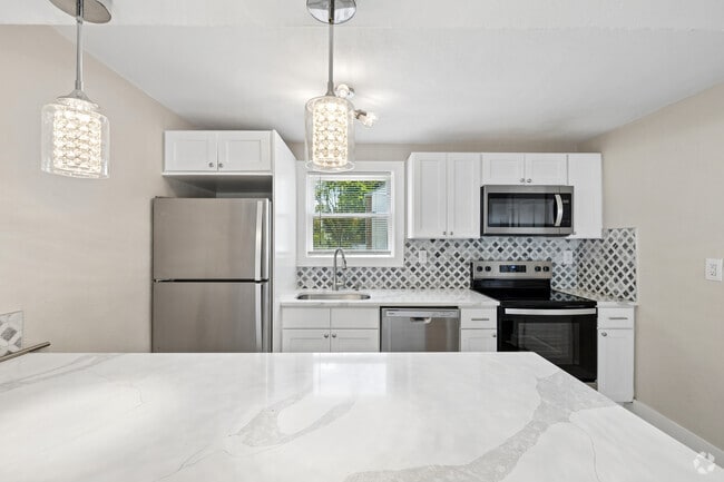 2BR, 1BA - 1,078SF - Kitchen