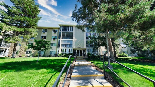 Charming 2 Bed/2 Bath in Active 55+ Commun... - Charming 2 Bed/2 Bath in Active 55+ Commun... Condo