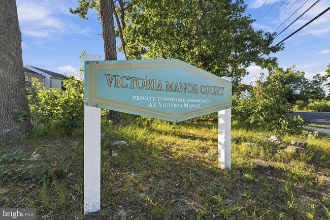 8 Victoria Manor Ct