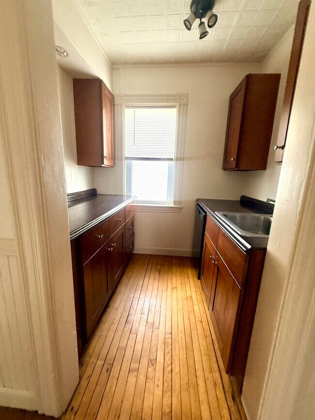 61 laurel St Unit 1