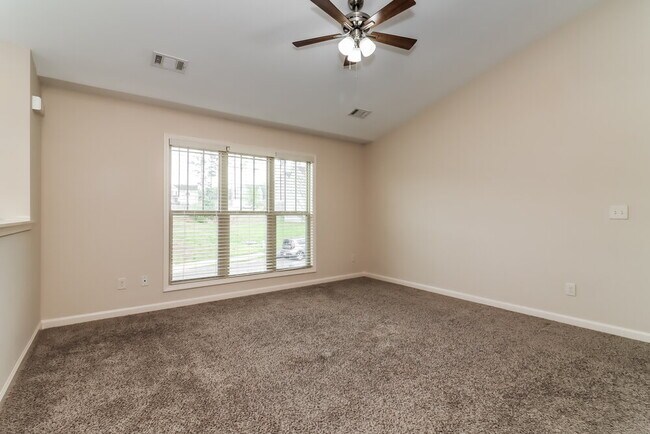 Photo - 202 Comet Ct