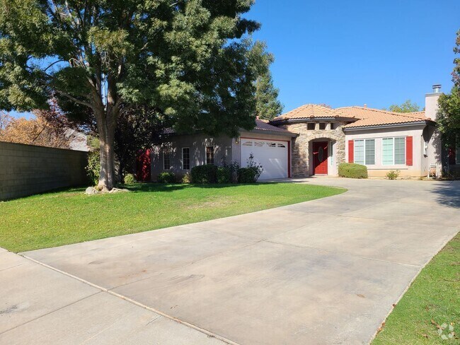 Building Photo - 4/2 bathroom located close to schools, sho... Rental