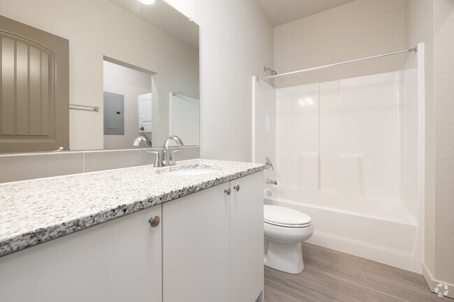 1 habitación, 1 baño, 669 pies cuadrados, baño