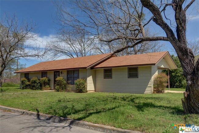 Building Photo - 650 Bluebonnet Ave Rental