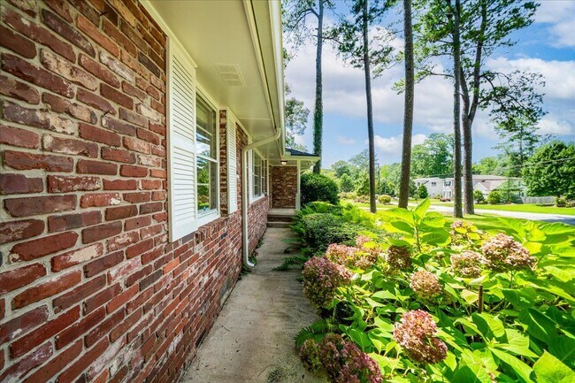 Photo - 2038 S Akin Dr