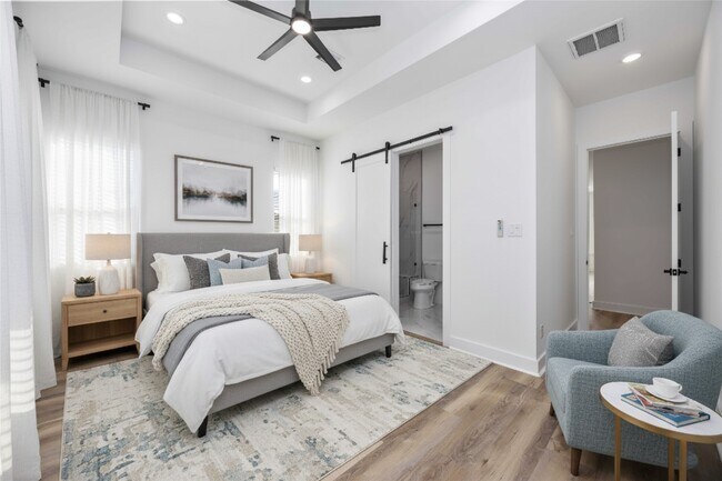 Photo - 4533 Larkspur St