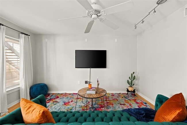 Photo - 2200 Dickson Dr Unidad 108 Rental