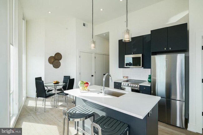 Photo - 5013 Springfield Ave Unit 403