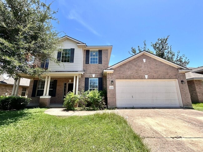 Building Photo - Your Next Home Awaits – Roomy, Bright & Co...