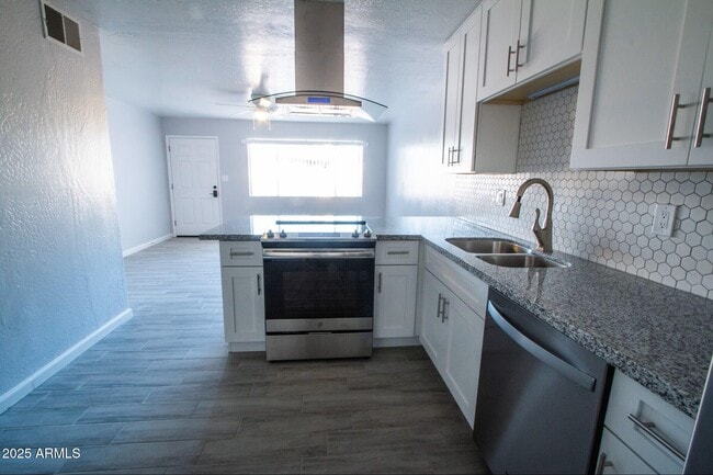 Building Photo - 1125 N Oleander St Unit A Rental