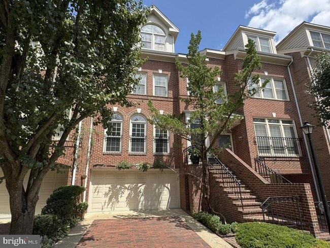 Building Photo - 1533 N Colonial Ct Rental