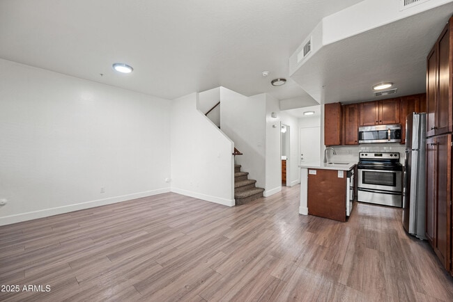 Photo - 4608 W Maryland Ave Unidad 1159