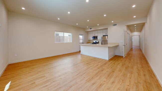 Building Photo - Spacious 2 & 3 Bedroom Apartments Available
