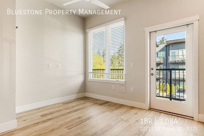 Photo - 20711 SE Stark St Unit D325