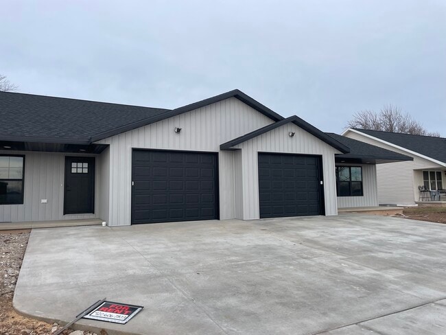 Photo - 1667 Elkay Ln