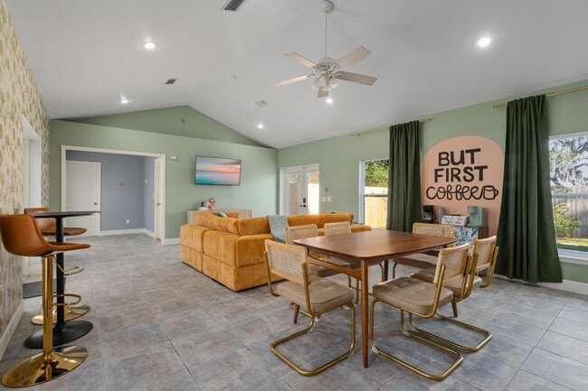 Photo - 808 Arietta Dr