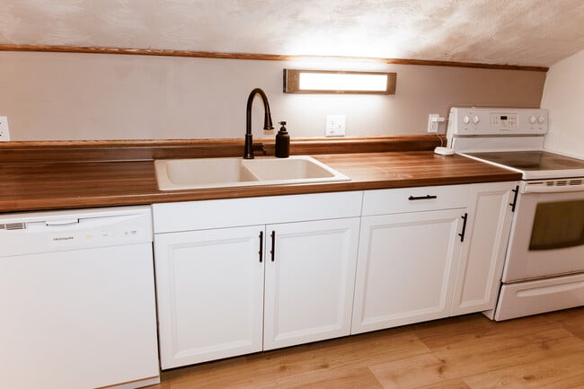 Photo - 327 S Adams St Unit B