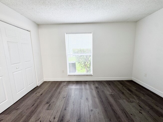 Building Photo - Updated one bedroom in Villa Del Sol Community