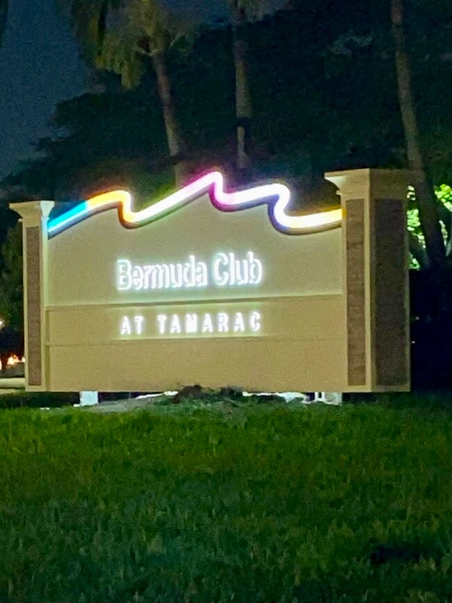 Building Photo - 6070 NW 64th Ave Unit 204